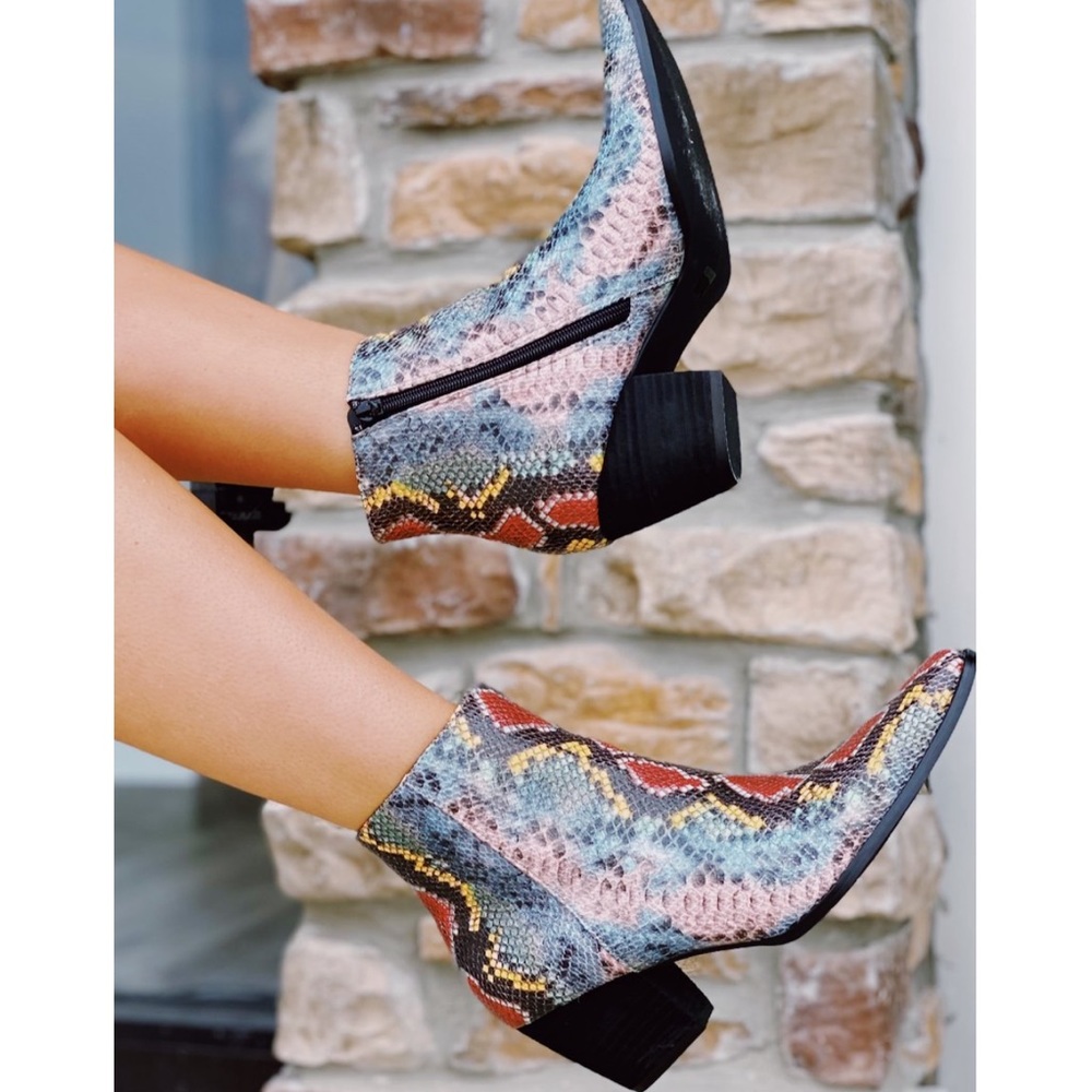 Matisse Spade Snakeskin Booties NWT